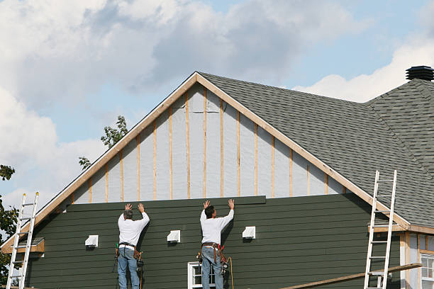 Professional Siding technician working in Paris, OH